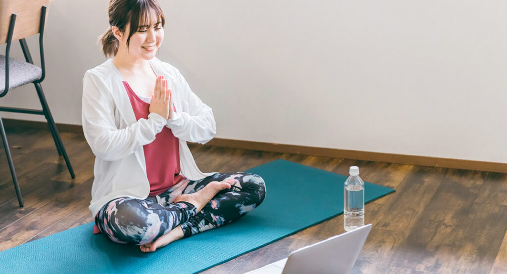 運動をする女性