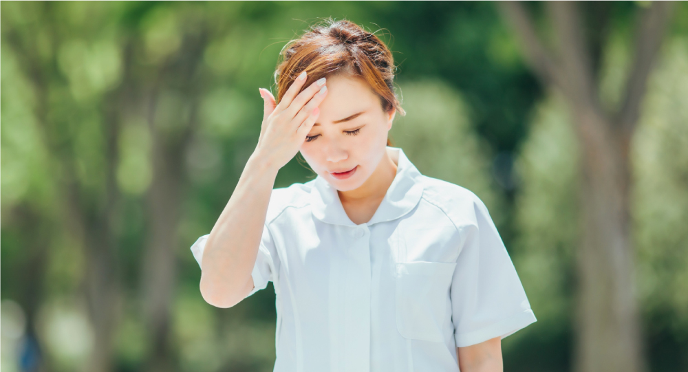 夏バテの女性